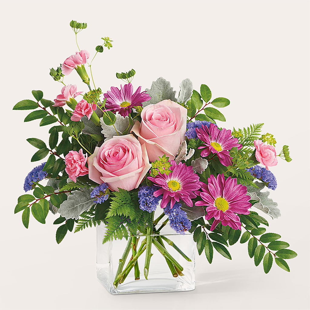 Starlet Bouquet – Herbert E Berg Florist Inc, Worcester MA